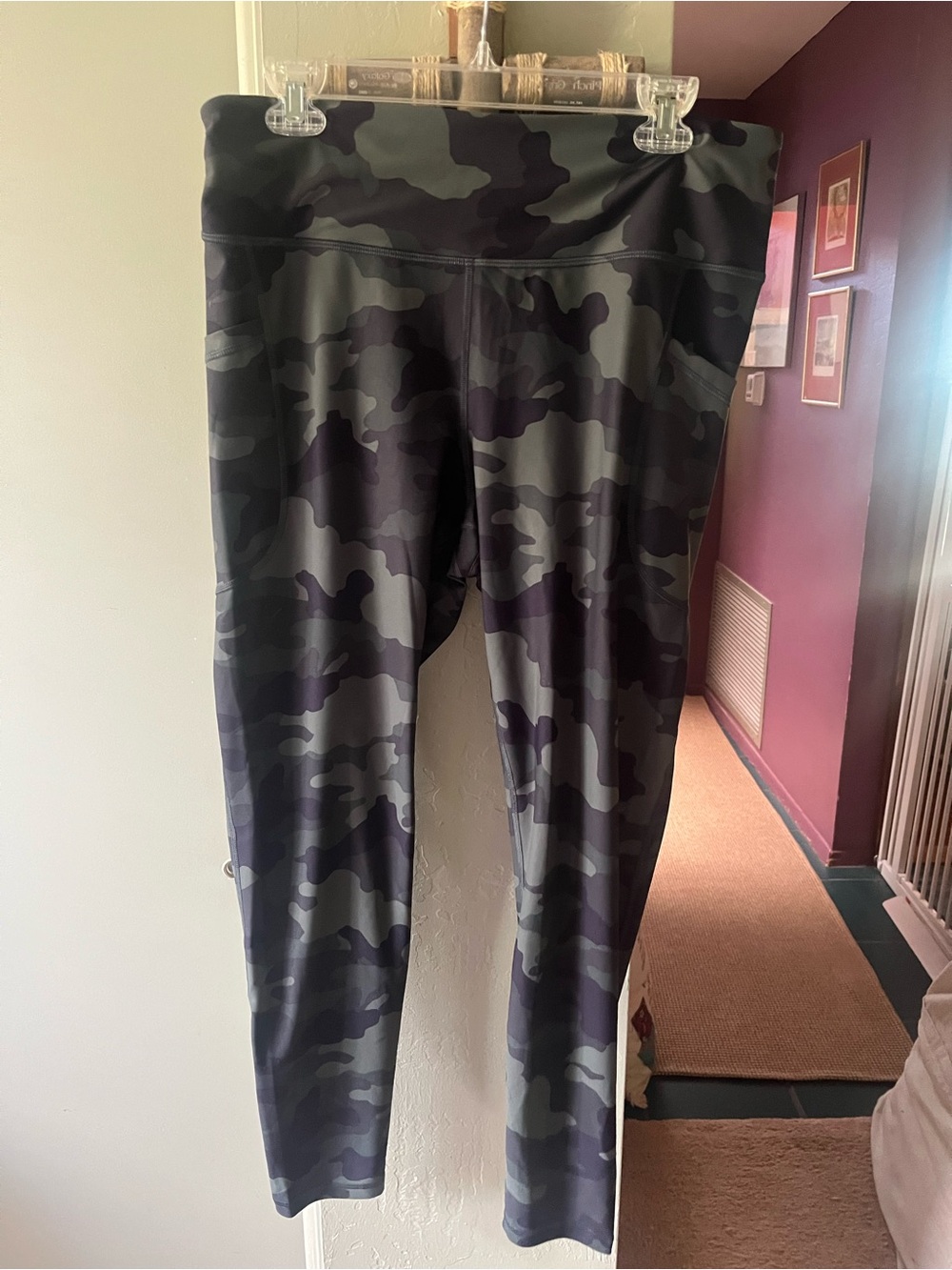Old Navy women’s Camo Leggings - Green/Black